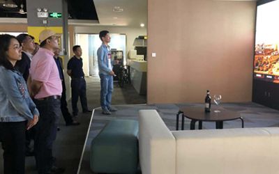 深圳市文體旅游局領(lǐng)導一行觀看炫之風數(shù)字大屏售樓系統(tǒng)