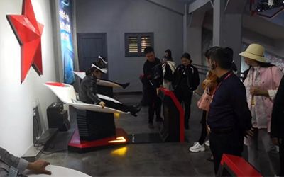 各領導體驗VR滑板效果